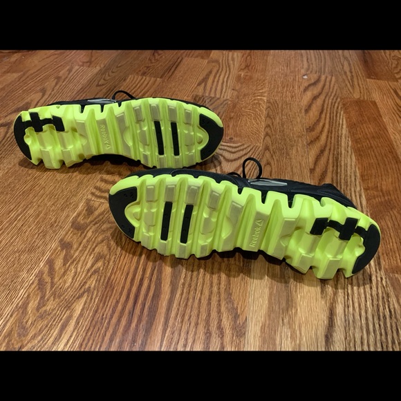 Reebok size 12 sneakers - Picture 3 of 3